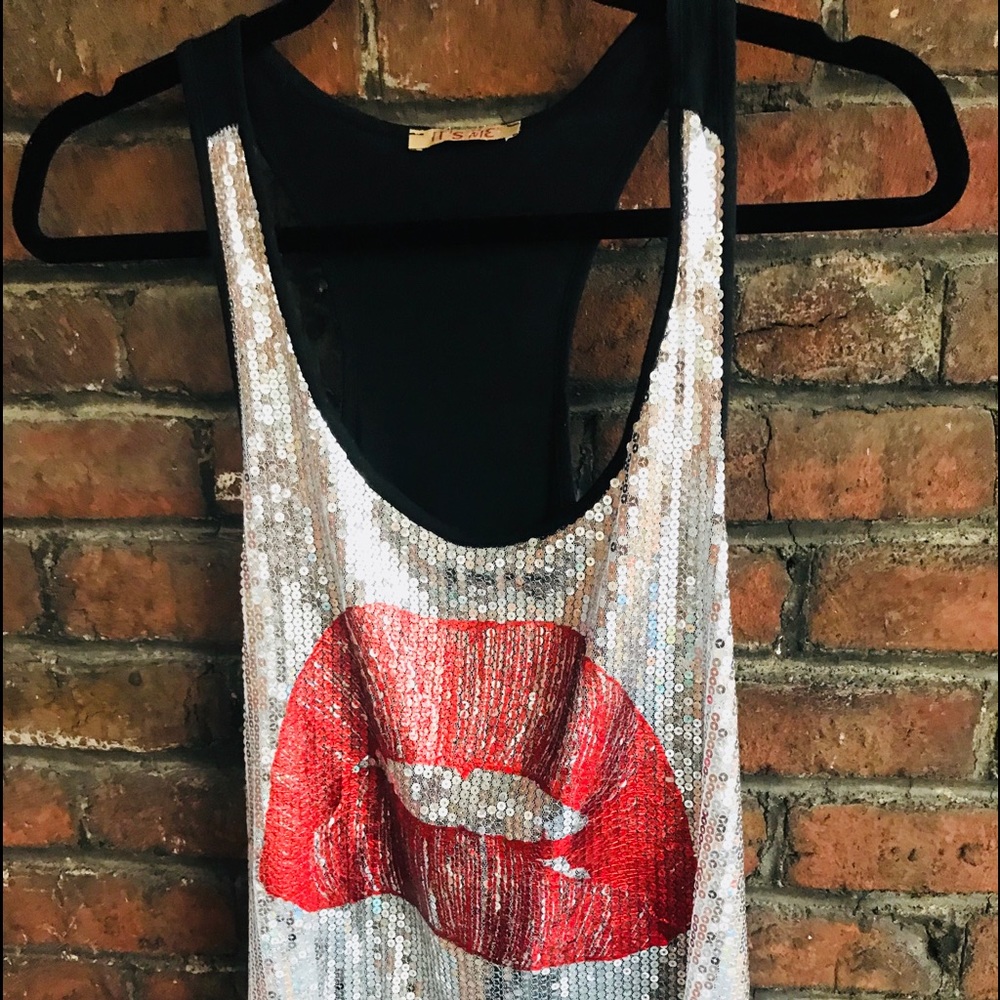 Sequined tank top with red lips